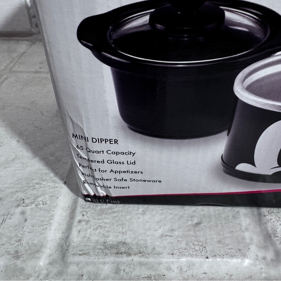 Disney’s Mickey Mouse Mini slow cooker, 20 ounces, new in box - Picture 13 of 13
